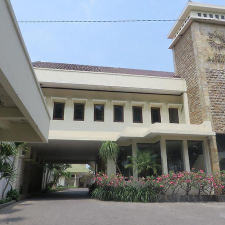 Adisurya Hotel Kediri  Kültér fotó