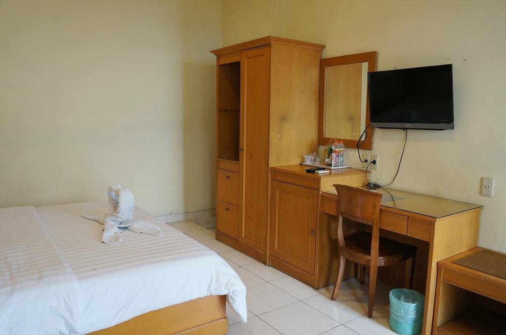 Adisurya Hotel Kediri  Kültér fotó