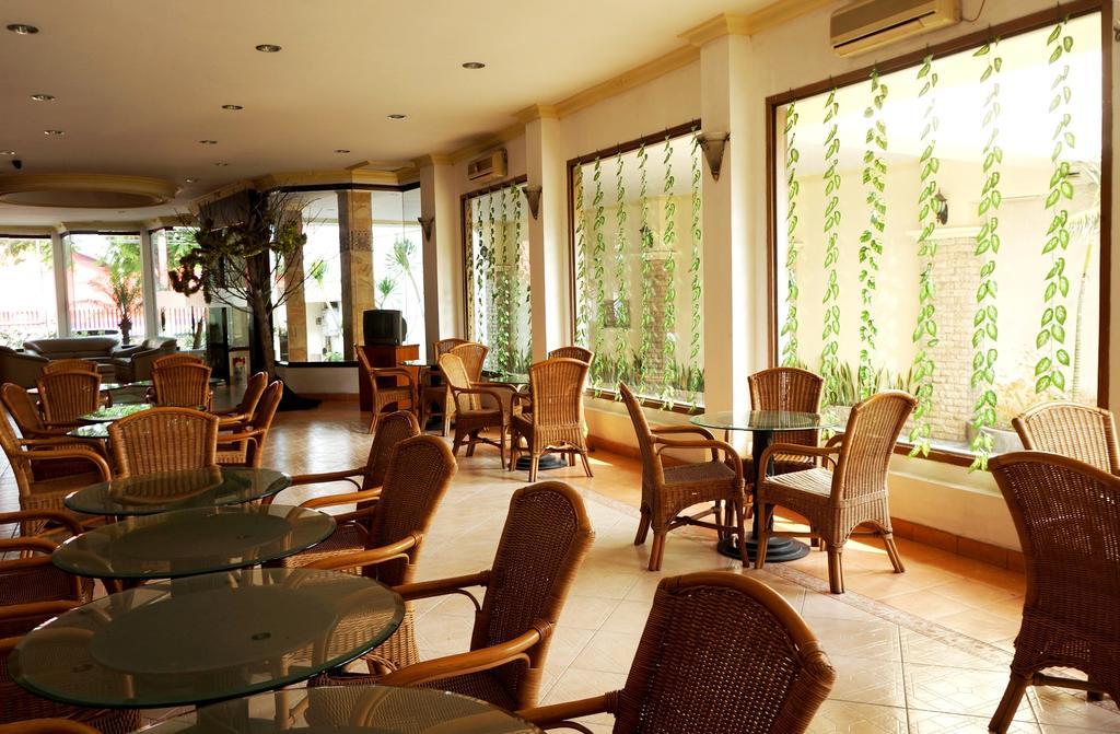 Adisurya Hotel Kediri  Kültér fotó