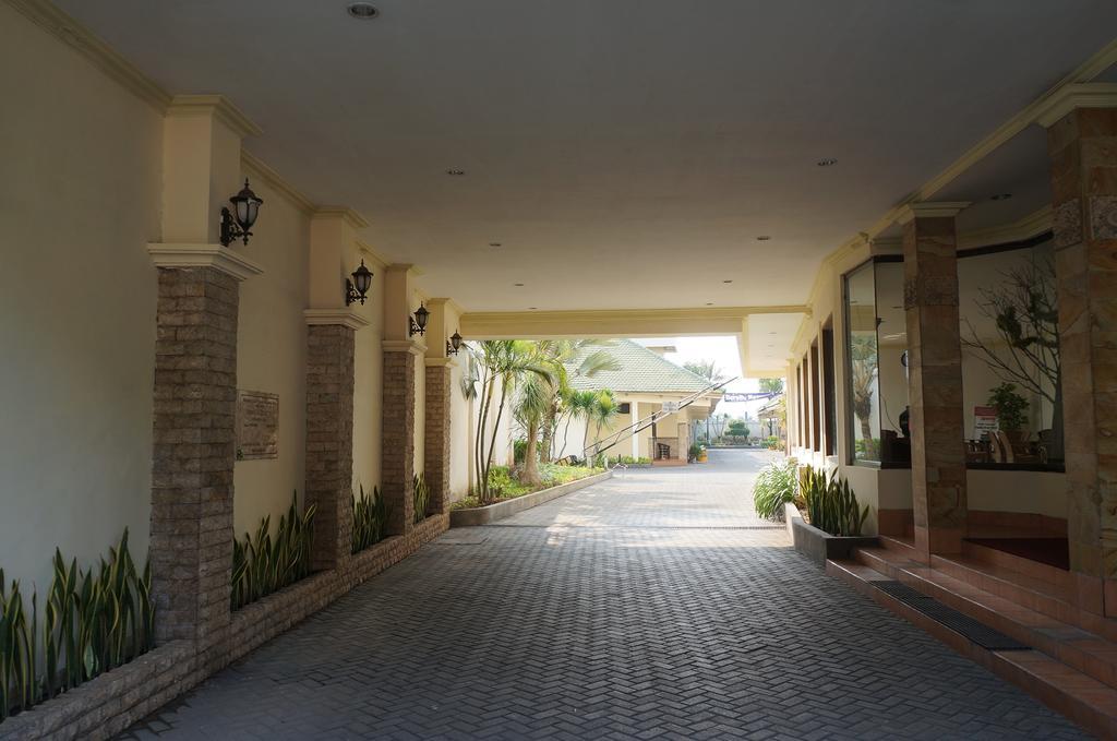 Adisurya Hotel Kediri  Kültér fotó