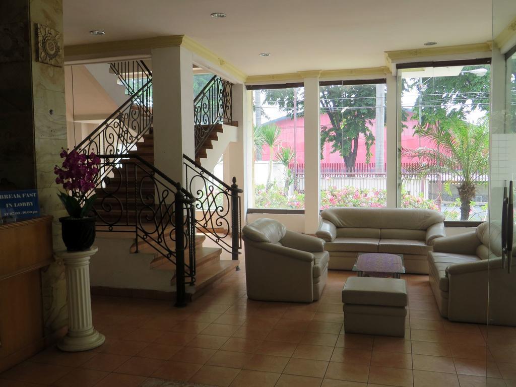 Adisurya Hotel Kediri  Szoba fotó