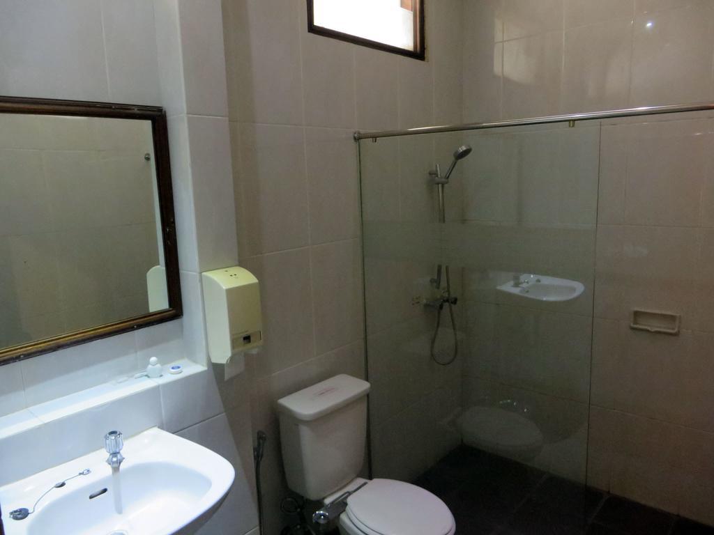 Adisurya Hotel Kediri  Szoba fotó
